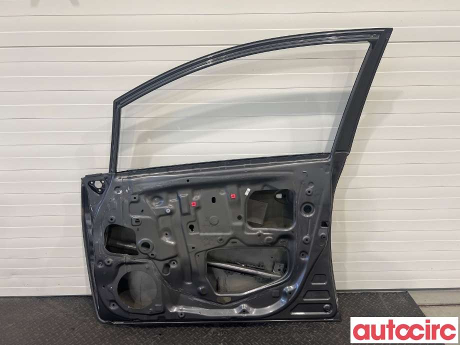 Dør høyre foran til Toyota Auris 2010-2012 (Type I, Fase 2)  (TOYOTA|6700102260|)