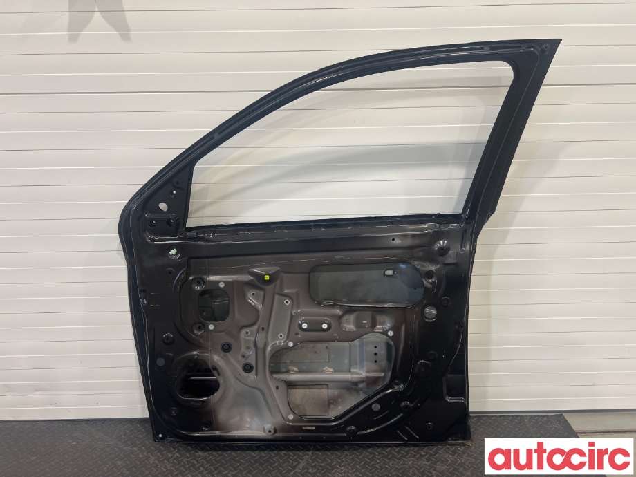 Dør høyre foran til Mitsubishi Outlander 2015-->> (Type III, Fase 2)  (MITSUBISHI|5700B860|)