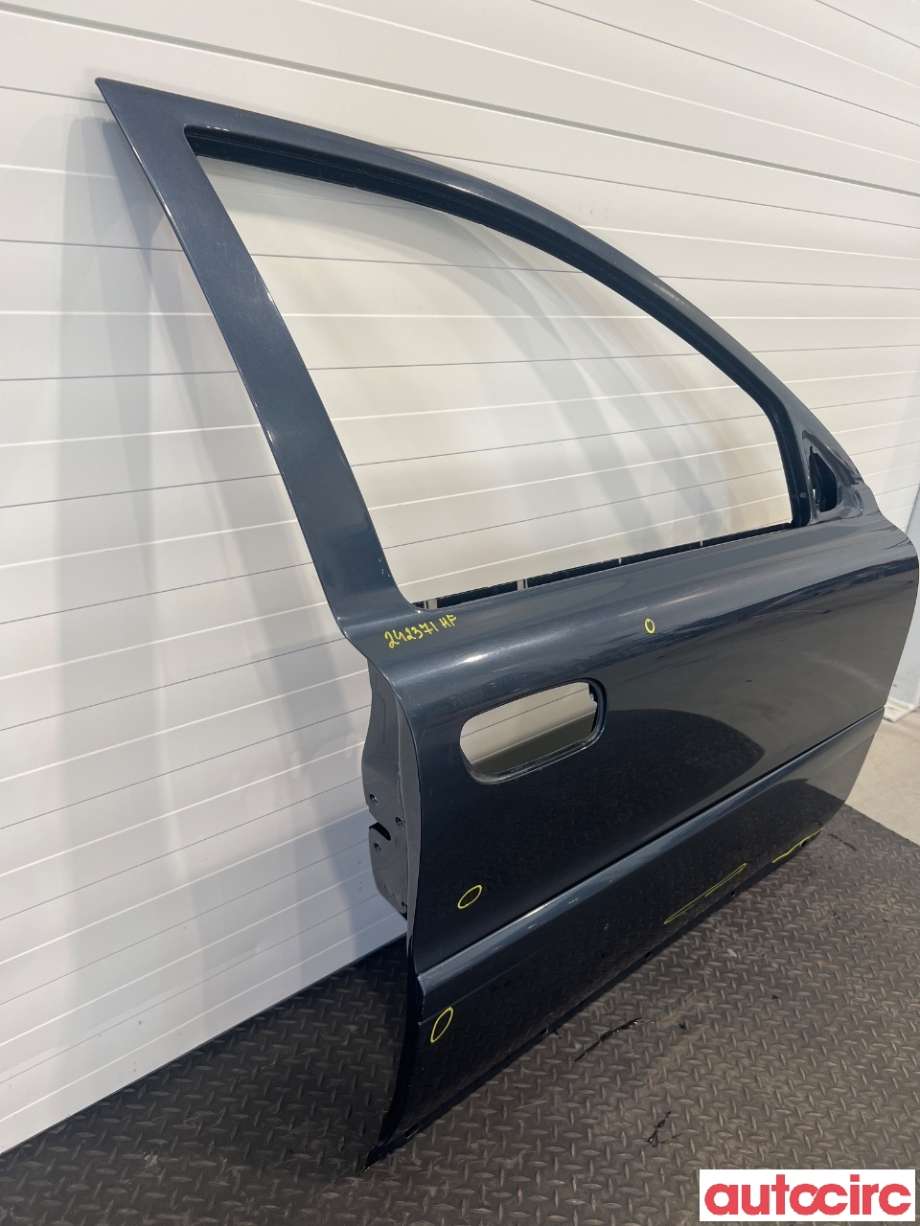 Dør høyre foran til Volvo V70 2005-2007 (Type II, Fase 2) (VOLVO|30796487|)