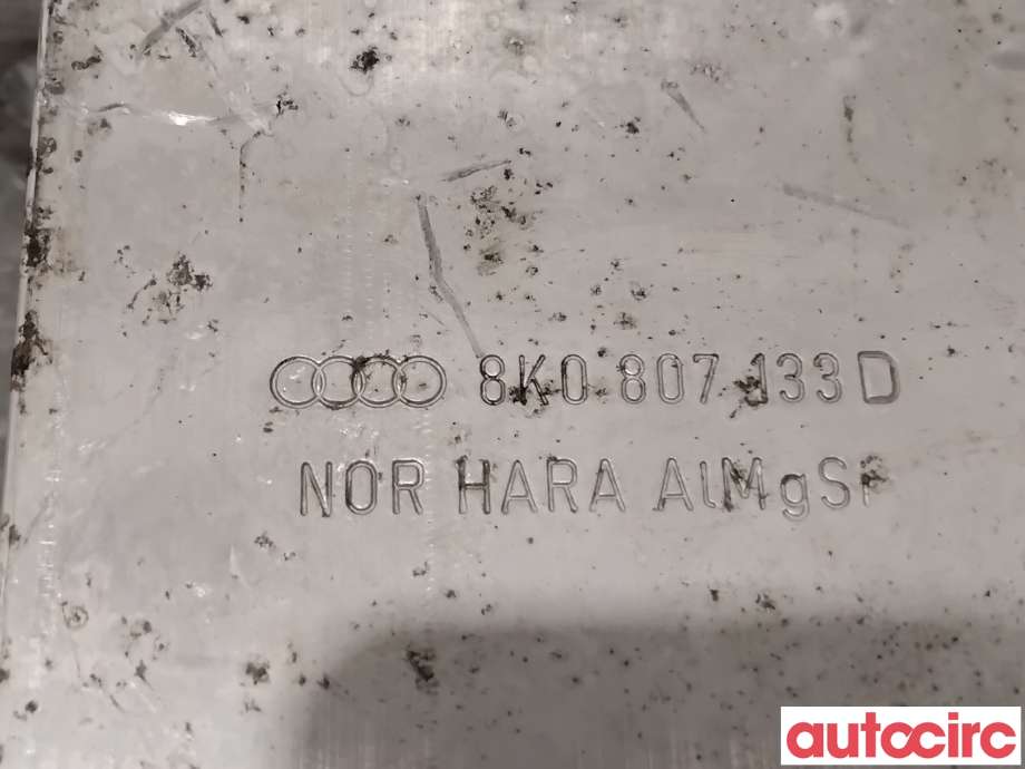 Diverse deler til Audi A4 2007-2014 (Type IV) (B8) (B8) (AUDI|8K0807133D|)