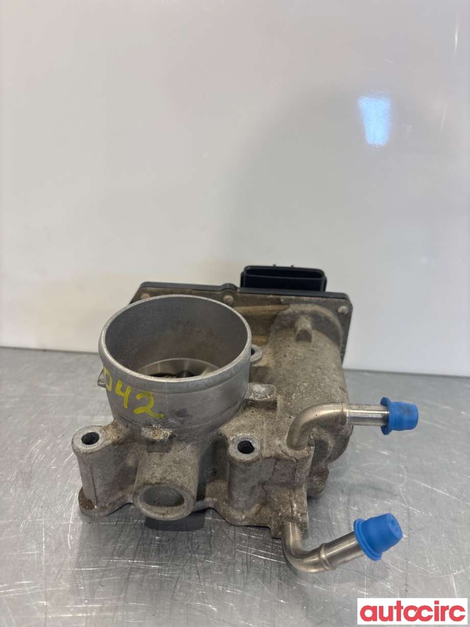 Spjeldhus til Toyota Yaris 2009-2011 (Type II, Fase 2)  (TOYOTA|2203047010|142002L23|22030-47010)
