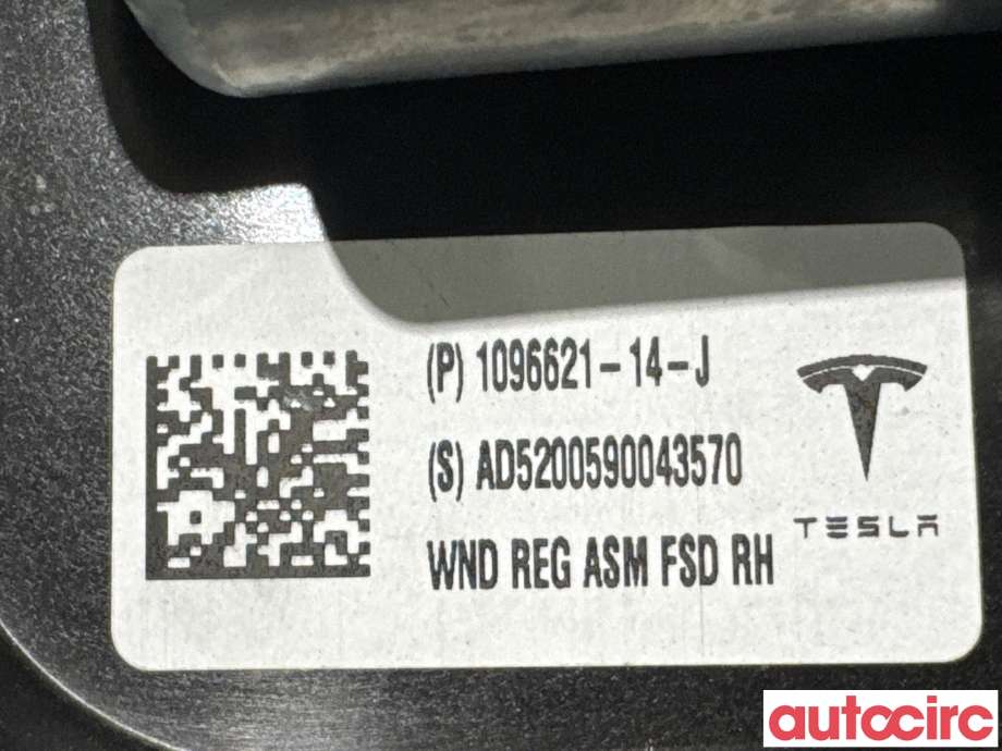 Ruteheis høyre foran til Tesla Model 3 2018-2023 (Fase 1)  (TESLA|1096621-14-J|)