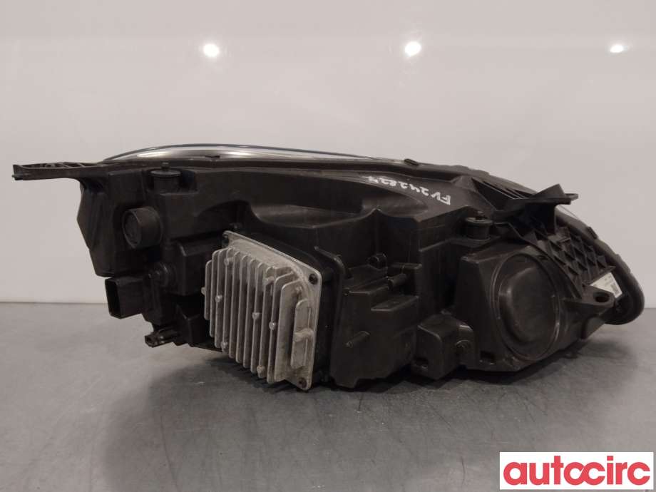 Frontlykt venstre halogen til Volvo V40 2012-2019 (VOLVO|31677026|32228483)