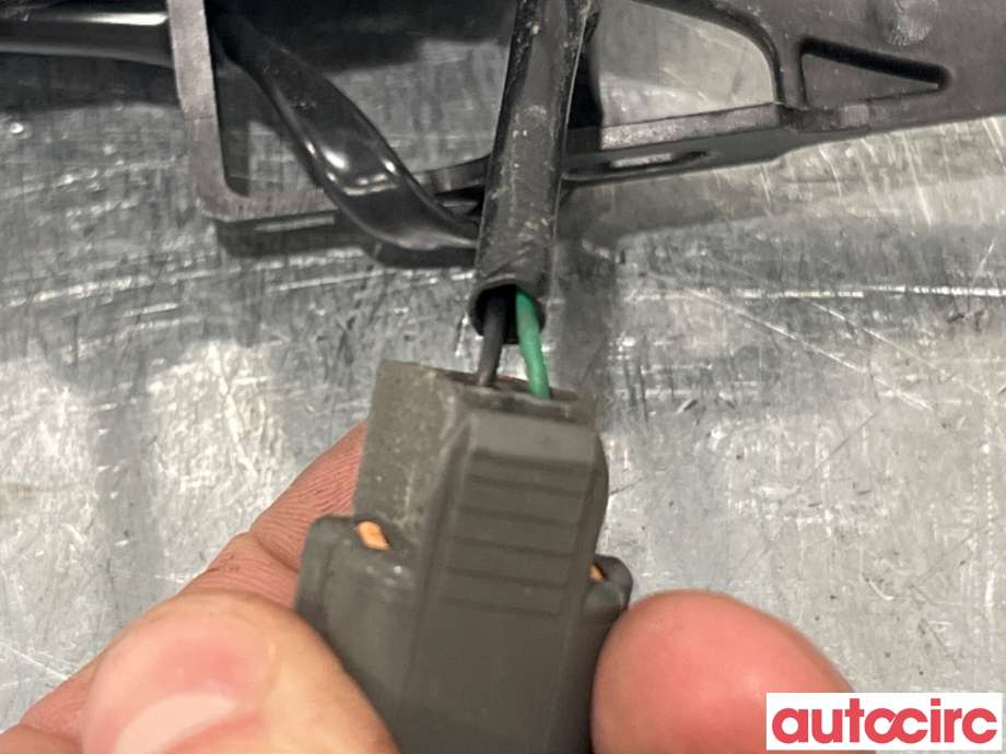 Dørhåndtak utv venstre foran til Mitsubishi Outlander 2012-2015 (Type III, Fase 1)  (MITSUBISHI|5716A013BD||80611W020P)