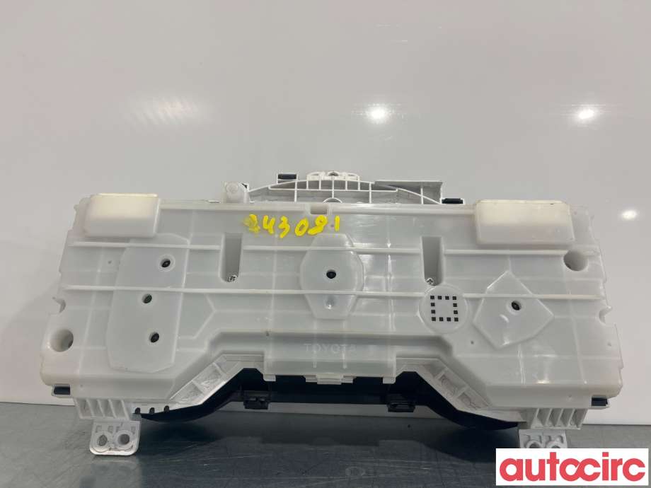Instrumentpanel til Toyota Hilux 2012-2016 (TOYOTA|83800FAT81|)