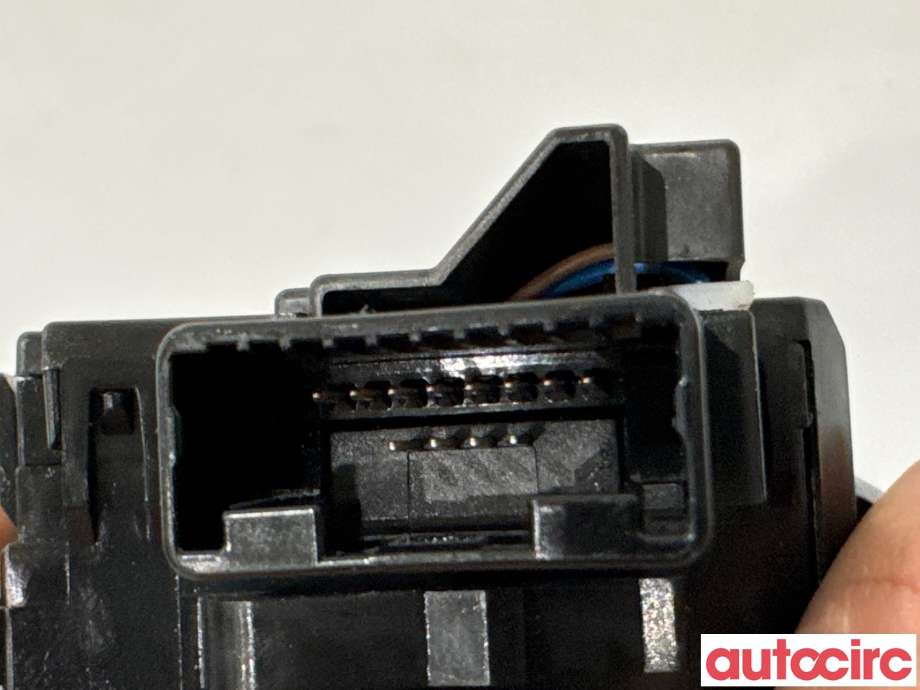 Bryter blink til Isuzu D-Max 2017-2020 (Type II, Fase 2)  (ISUZU|NO NUMBER||17G516)