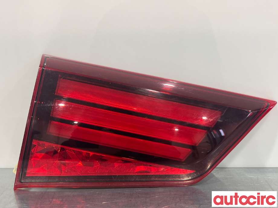 Baklykt venstre indre til Mitsubishi Outlander, 2015-->> (Type III, Fase 2)  (MITSUBISHI|8331A179)