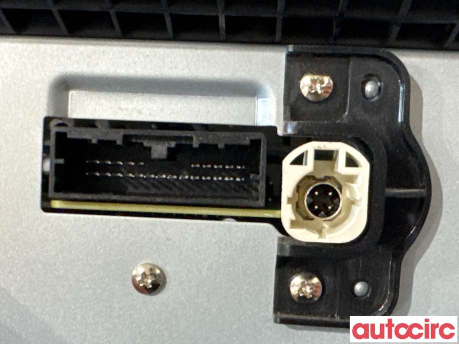 Bilstereo til Isuzu D-Max 2021-->> (Type III)  (ISUZU|8974808230|TN0002A-1)