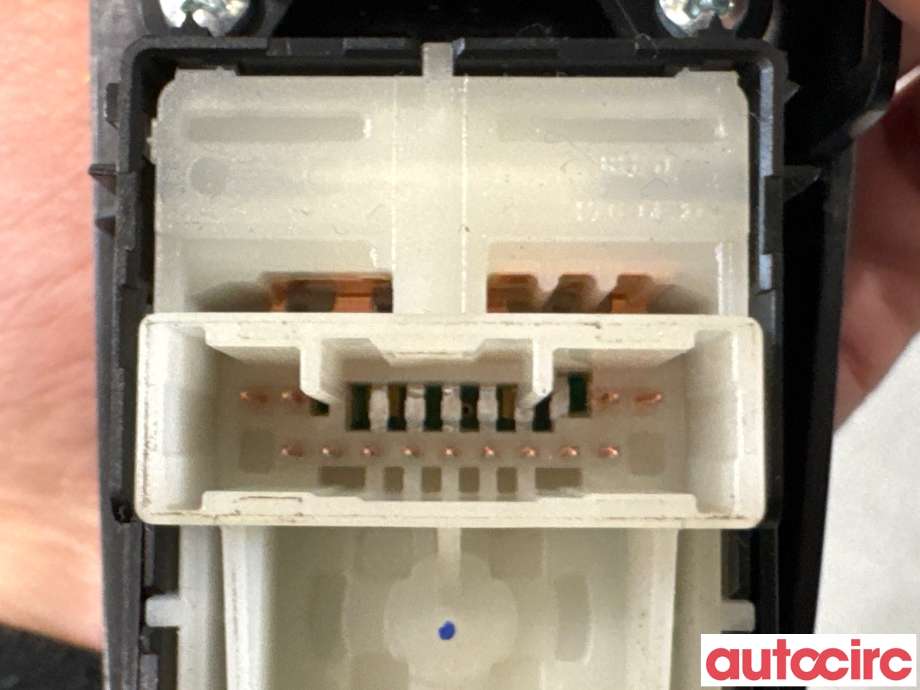 Bryter ruteheis til Isuzu D-Max 2021-->> (Type III) (ISUZU|NO NUMBER|)