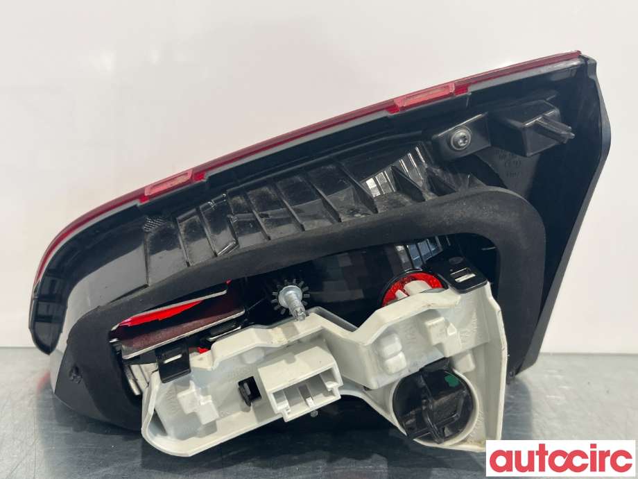 Baklykt venstre indre til VW Golf VII 2012-2017 (Fase 1)  (VOLKSWAGEN|5G0945093AE)