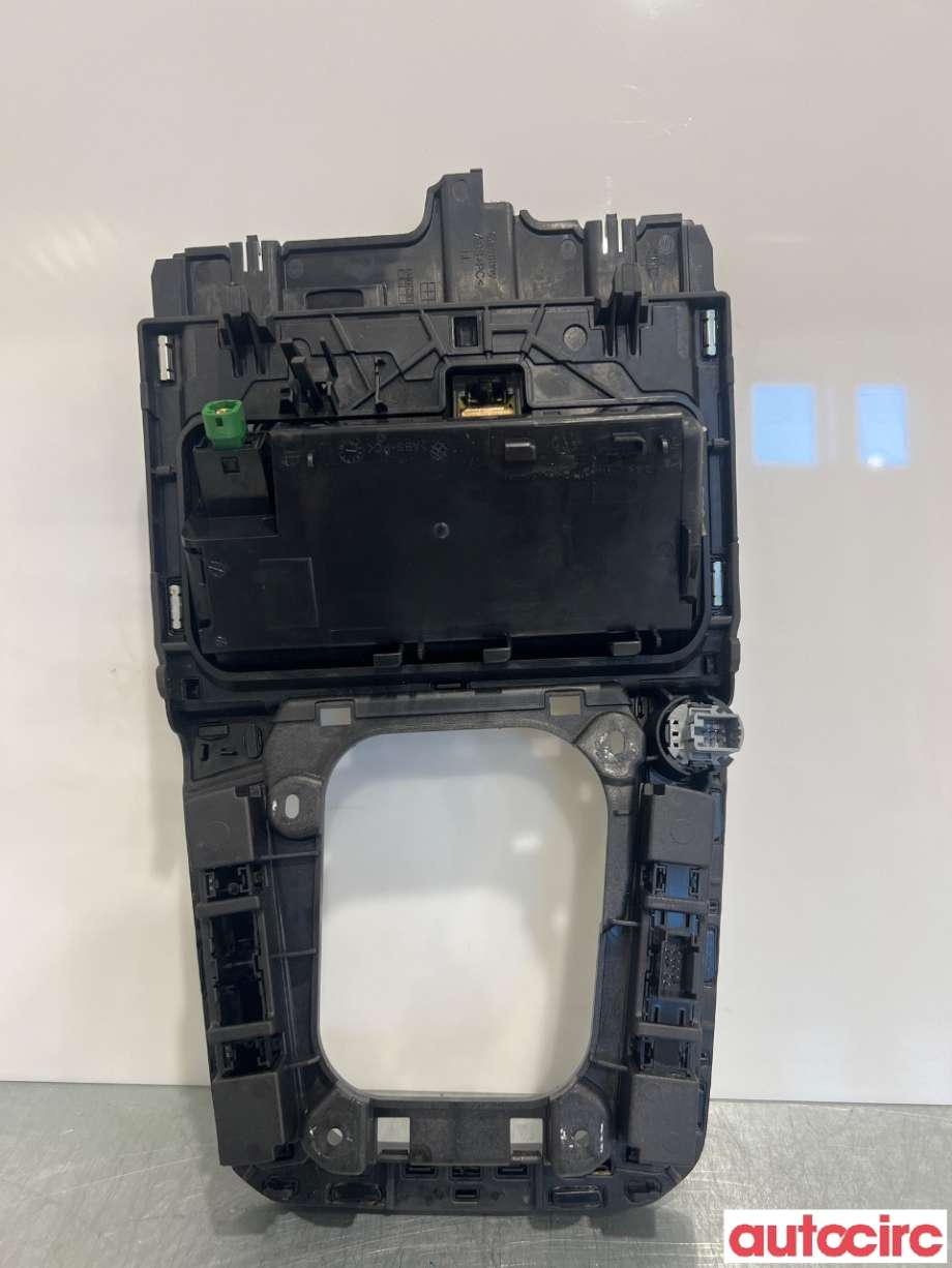 Diverse deler til VW Passat 2015-2019 (Fase 1) (B8) (B8) (VOLKSWAGEN|3G1864263|)