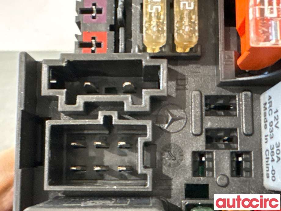 Sikringsboks til Mercedes GL 2006-2012 (X164) (X164) (MERCEDES|A1645403072|13607578)