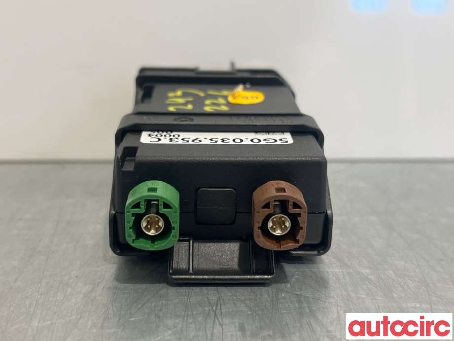 Diverse deler til VW Passat 2015-2019 (Fase 1) (B8) (B8) (VOLKSWAGEN|5G0035953C|)