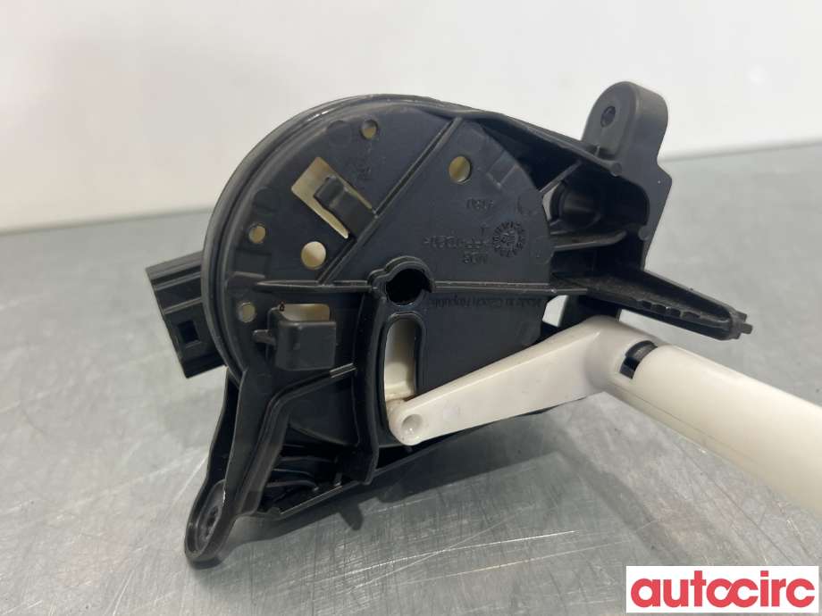 Diverse deler til VW Passat 2015-2019 (Fase 1) (B8) (B8) (VOLKSWAGEN|5WA907511C||5Q0907511A)
