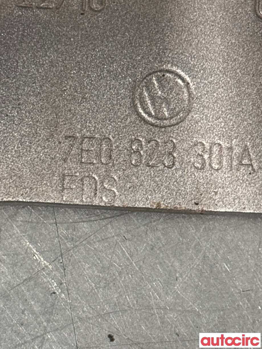 Panserhengsler til VW Transporter / Caravelle 2015-2019 (T6) (T6) (VOLKSWAGEN|7E0823301A|)