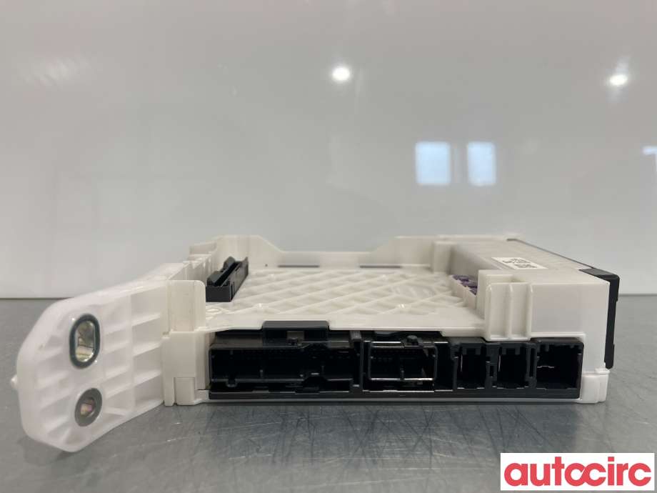 Sikringsboks til Toyota bZ4X 2022-->> (TOYOTA|8273042851|6357-3154|82730-42851)