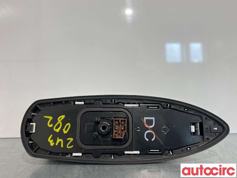 Antenne navigasjon til Toyota bZ4X 2022-->>  (TOYOTA|8676042040|)
