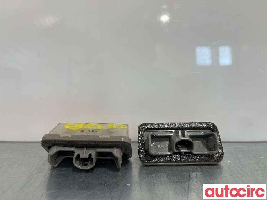 Skiltlys til Toyota bZ4X 2022-->>  (TOYOTA|8120433030|)