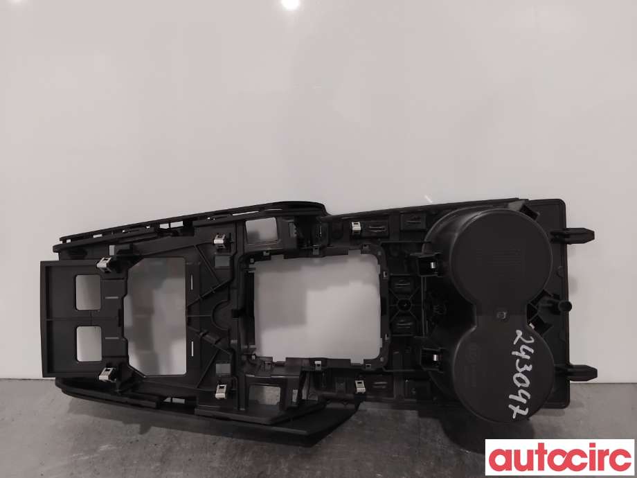 Innredning, Konsoll til Audi A3 2016-2020 (Type III, Fase 2)  (AUDI|8V1864261G|)