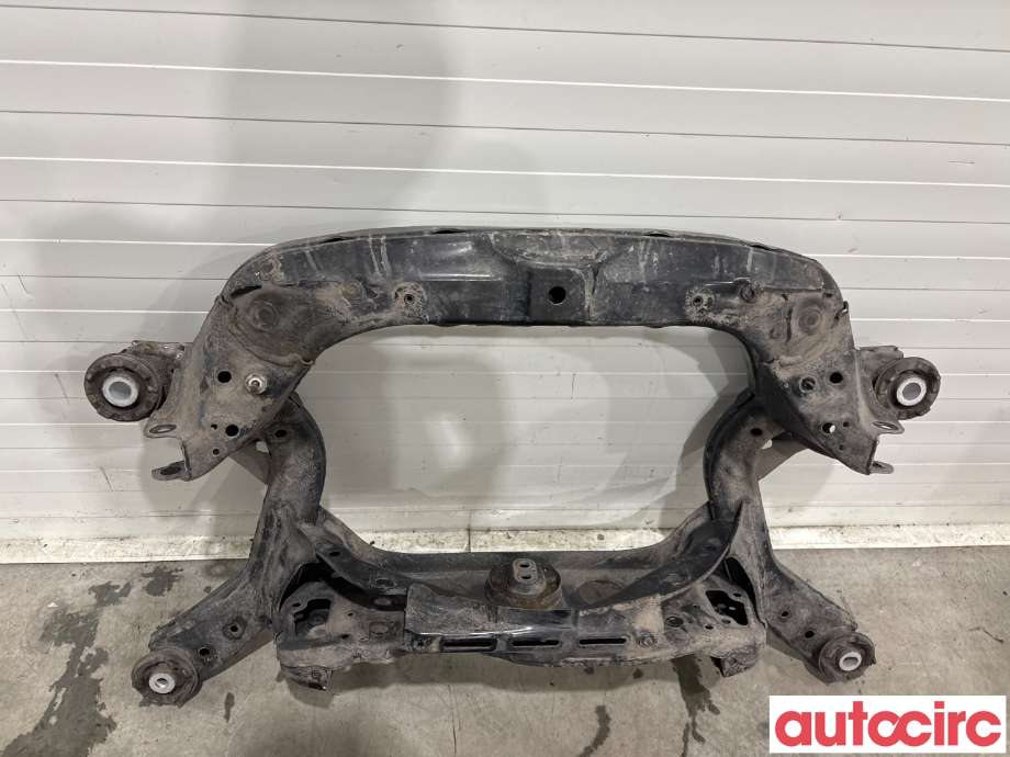 Travers bak til Toyota bZ4X 2022-->> (TOYOTA|5120042042|)