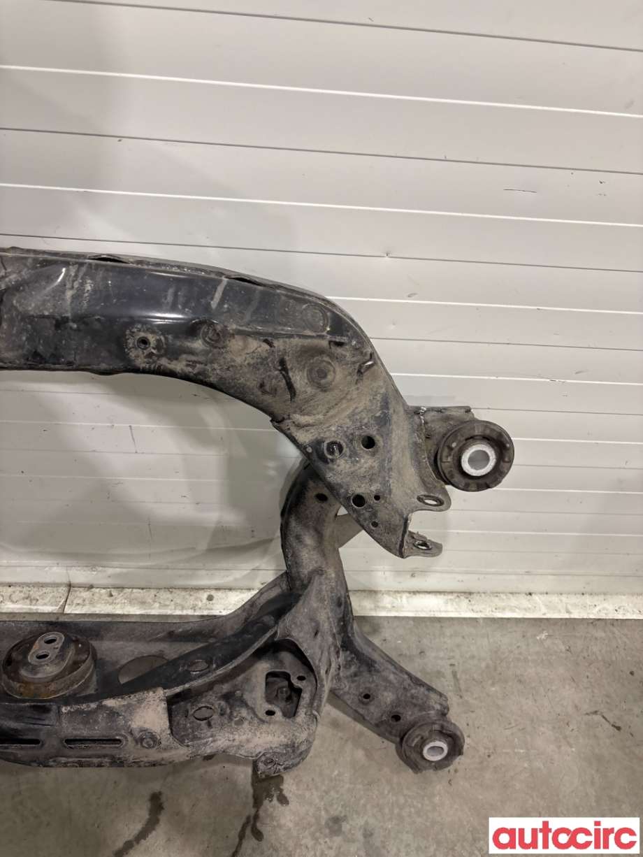Travers bak til Toyota bZ4X 2022-->> (TOYOTA|5120042042|)