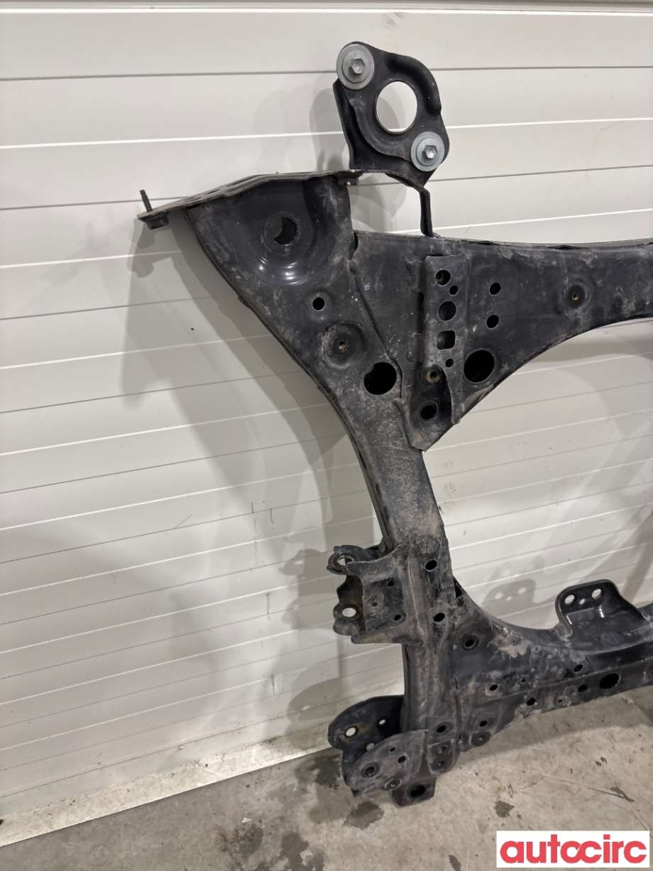 Travers foran hoved til Toyota bZ4X 2022-->>  (TOYOTA|5110042041|)