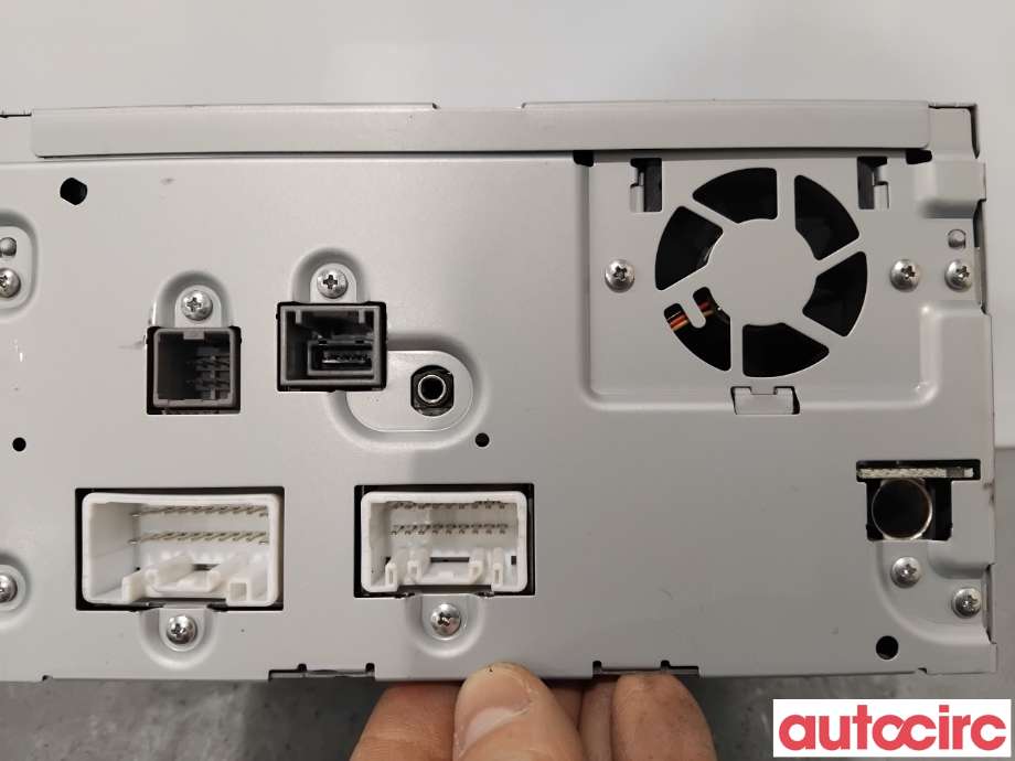 Bilstereo til Mitsubishi Outlander 2012-2015 (Type III, Fase 1)  (MITSUBISHI|8701A560|DY-5MW3R69-T-6)