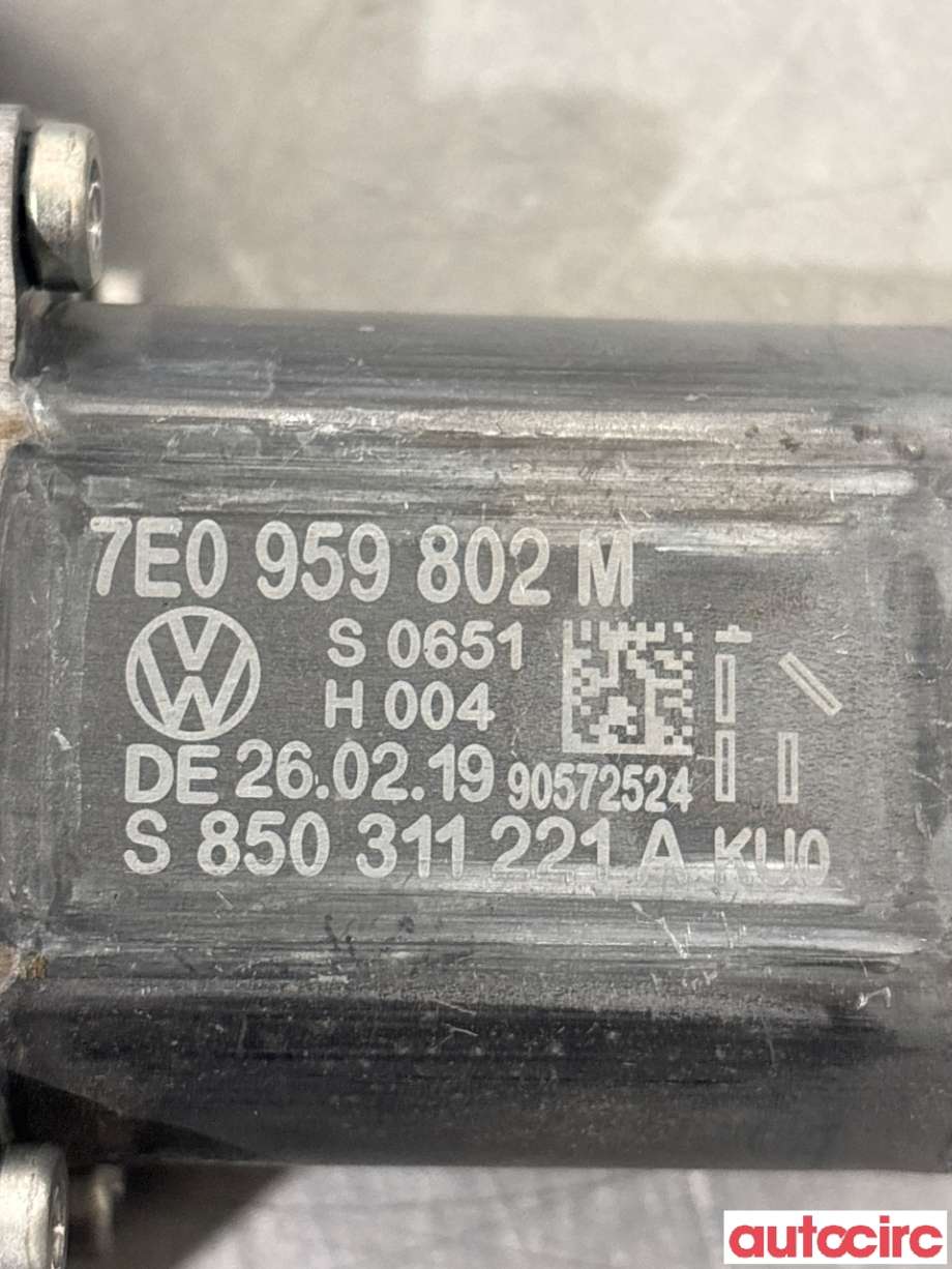 Ruteheis høyre foran til VW Transporter / Caravelle 2019-->> (T6.1) (T6.1) (VOLKSWAGEN|7E0959802R|0130822452|7E0959802M)