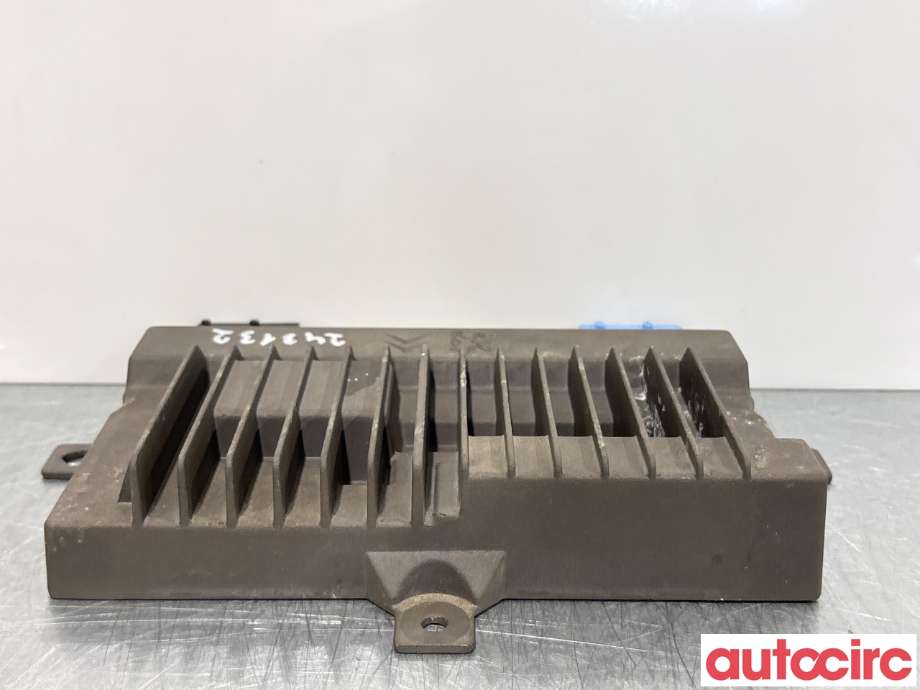 Bilstereo forsterker til Peugeot 308 2013-2021 (Type II)  (PEUGEOT|1611927780||9808452880)