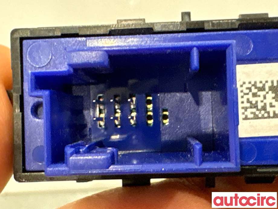Bryter Antispinn til Peugeot 308 2013-2021 (Type II) (PEUGEOT|98033305ZD|)