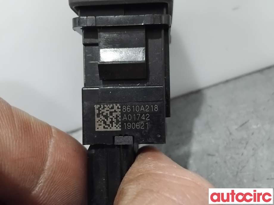 Bryter diverse til Mitsubishi Outlander 2015-->> (Type III, Fase 2)  (MITSUBISHI|8610A218|)