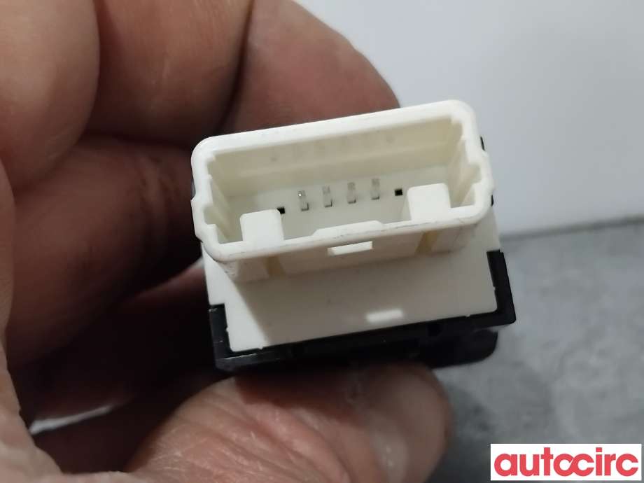 Bryter diverse til Mitsubishi Outlander 2015-->> (Type III, Fase 2)  (MITSUBISHI|8616A074|)