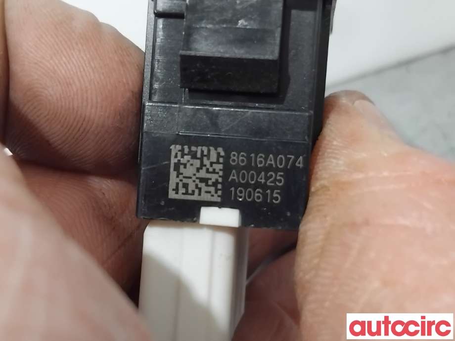 Bryter diverse til Mitsubishi Outlander 2015-->> (Type III, Fase 2)  (MITSUBISHI|8616A074|)