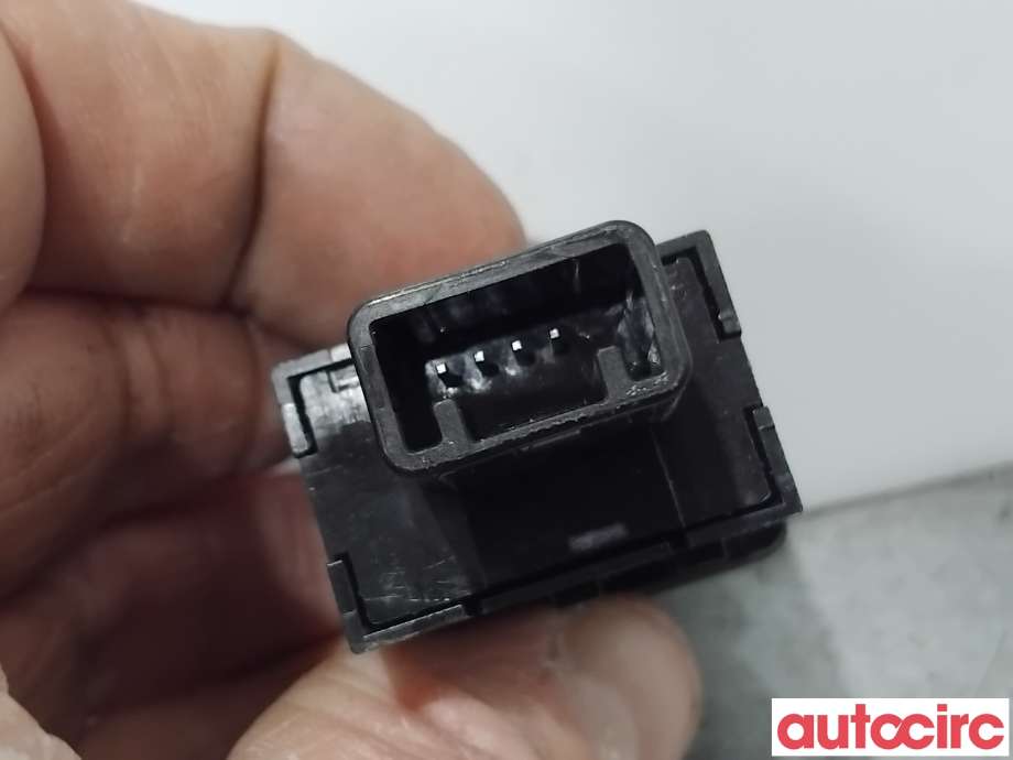 Bryter diverse til Mitsubishi Outlander 2015-->> (Type III, Fase 2)  (MITSUBISHI|8610A217|)