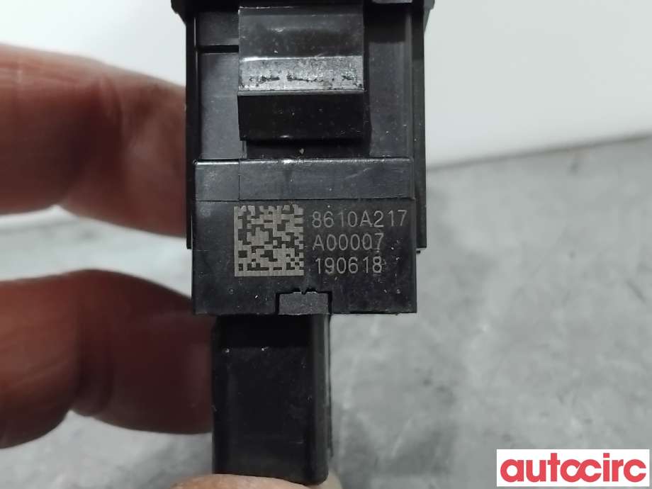 Bryter diverse til Mitsubishi Outlander 2015-->> (Type III, Fase 2)  (MITSUBISHI|8610A217|)