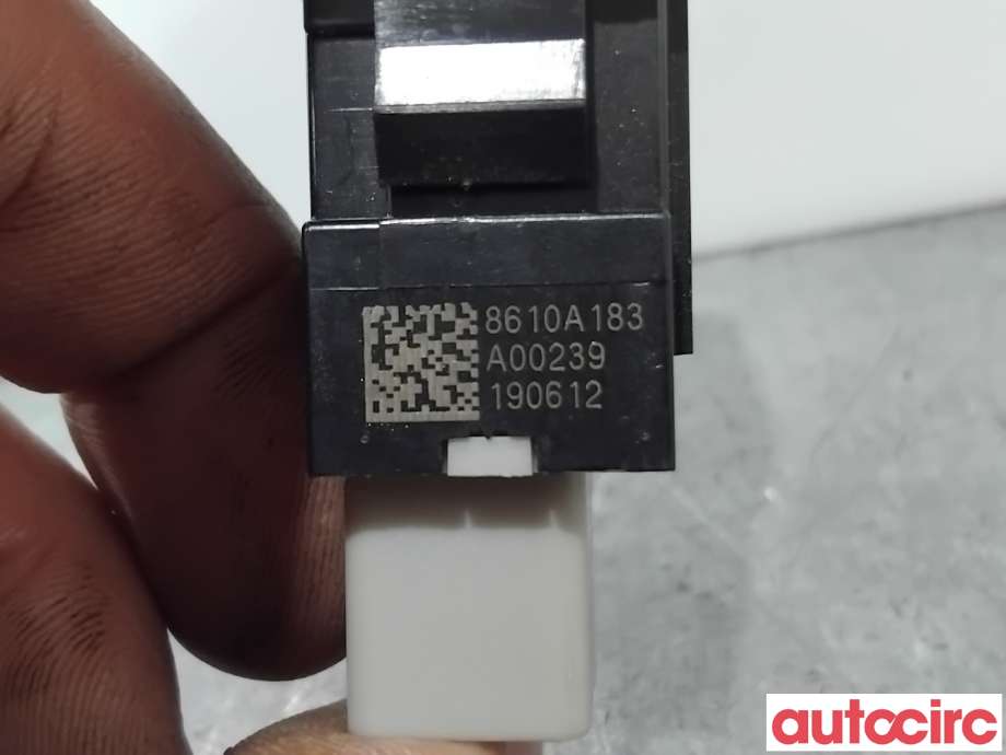 Bryter diverse til Mitsubishi Outlander 2015-->> (Type III, Fase 2)  (MITSUBISHI|8610A183|)