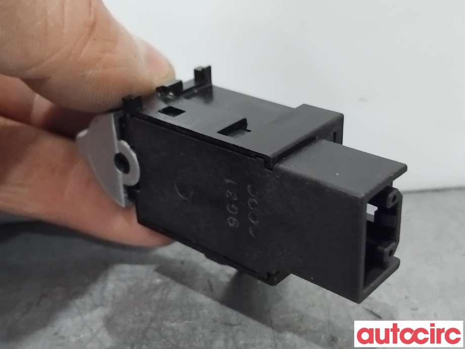 Bryter diverse til Mitsubishi Outlander 2015-->> (Type III, Fase 2)  (MITSUBISHI|8602A163|)