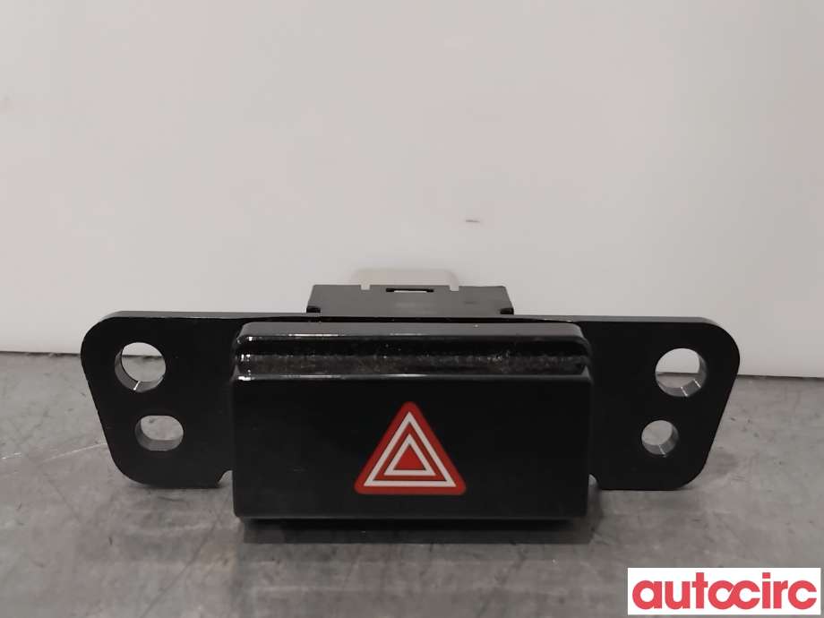 Bryter nødblink til Mitsubishi Outlander, 2015-->> (Type III, Fase 2)  (MITSUBISHI|8610A231)
