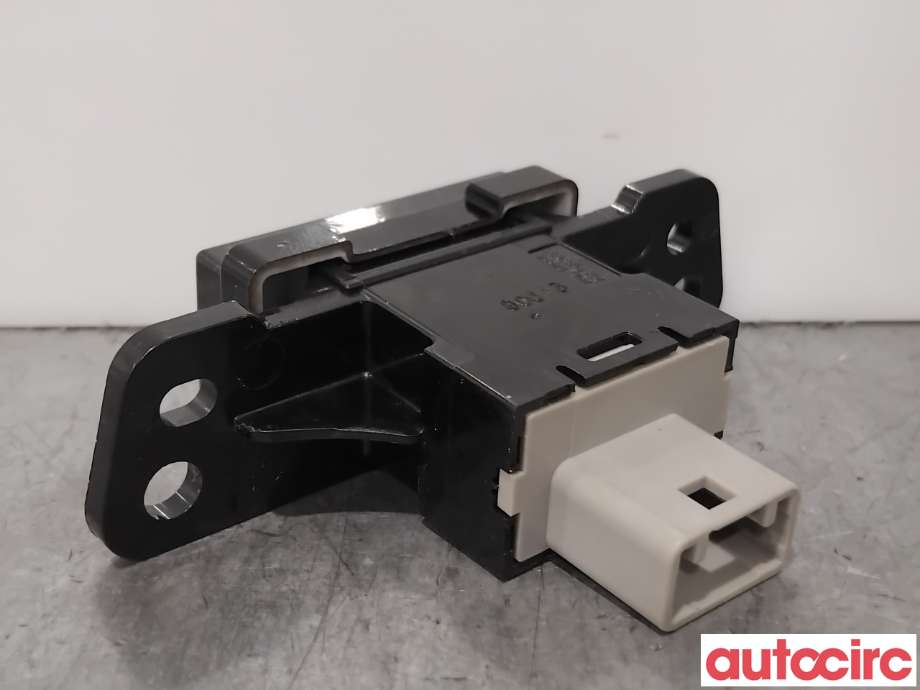 Bryter nødblink til Mitsubishi Outlander 2015-->> (Type III, Fase 2)  (MITSUBISHI|8610A231|)