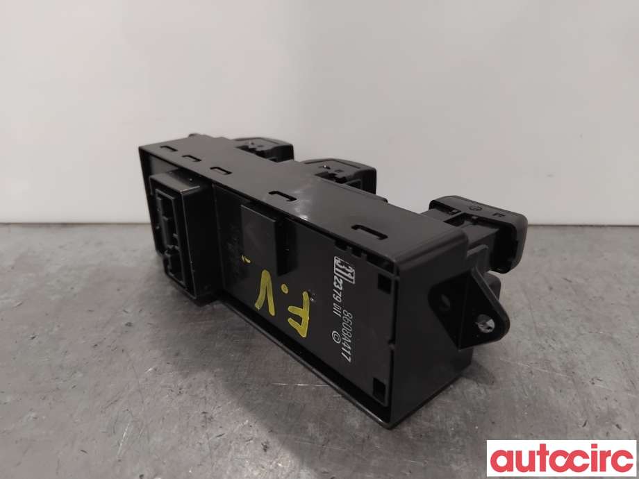 Bryter ruteheis til Mitsubishi Outlander 2015-->> (Type III, Fase 2)  (MITSUBISHI|8608A417|)