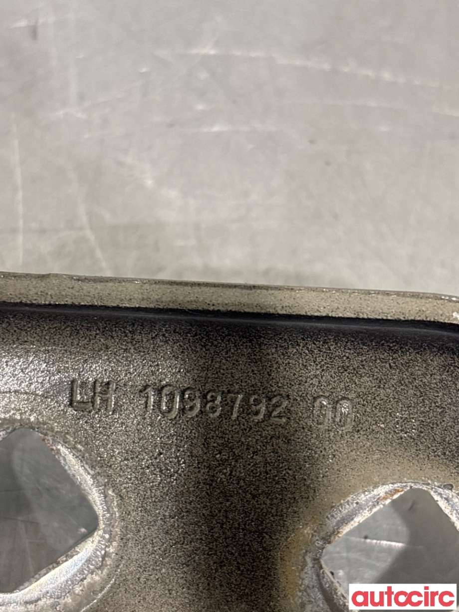 Panserhengsler til Tesla Model 3 2018-2023 (Fase 1)  (TESLA|1098792-00-D||1098792-00)