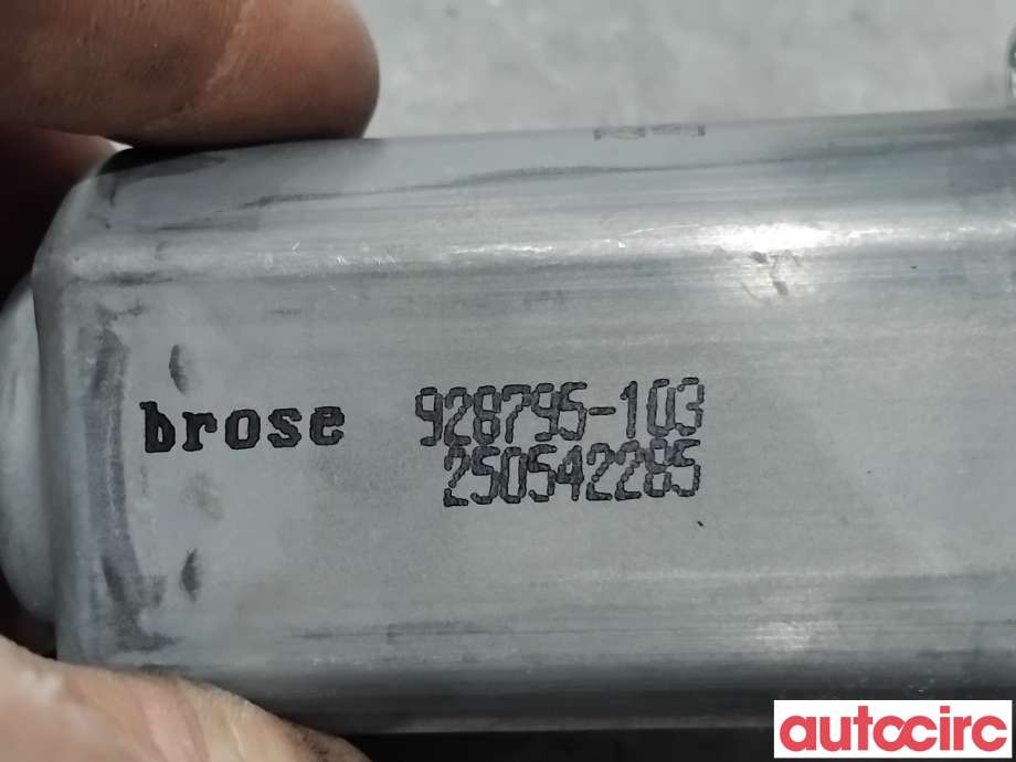Ruteheis venstre foran til Mercedes Vito/Viano 2010-2014 (Fase 2) (W639) (W639) (MERCEDES|A0009069600|928795-103|)