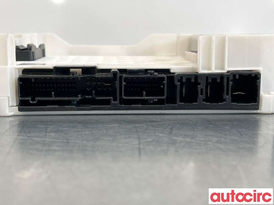 Sikringsboks til Toyota bZ4X 2022-->>  (TOYOTA|8273042851|6357-3154|82730-42851)