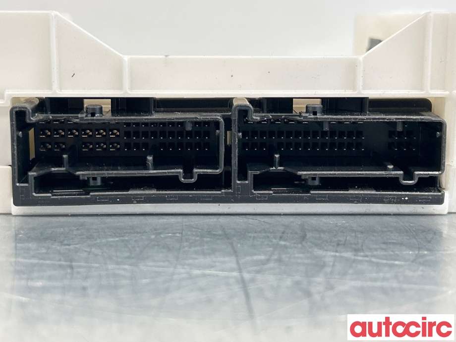 Sikringsboks til Toyota bZ4X 2022-->>  (TOYOTA|8273042851|6357-3154|82730-42851)