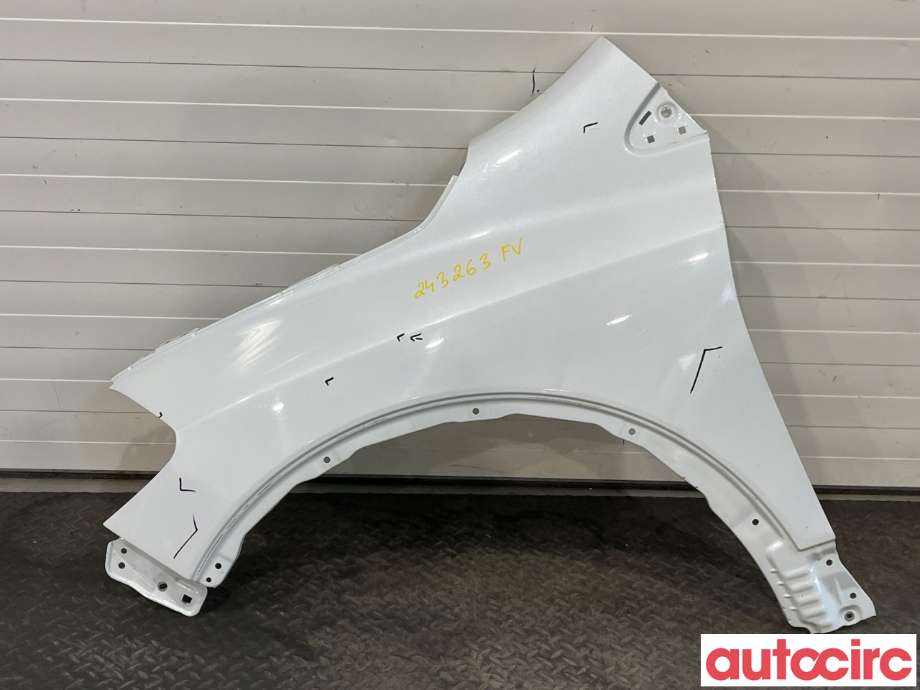 Skjerm venstre foran til Suzuki SX4 S-CROSS, 2013-->> (Type II)  (SUZUKI|57711-61M10)