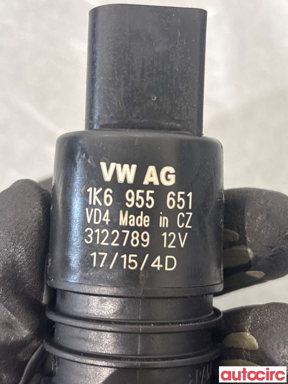 Spylerpumpe foran til VW Passat 2015-2019 (Fase 1) (B8) (B8) (VOLKSWAGEN|1K6955651|)