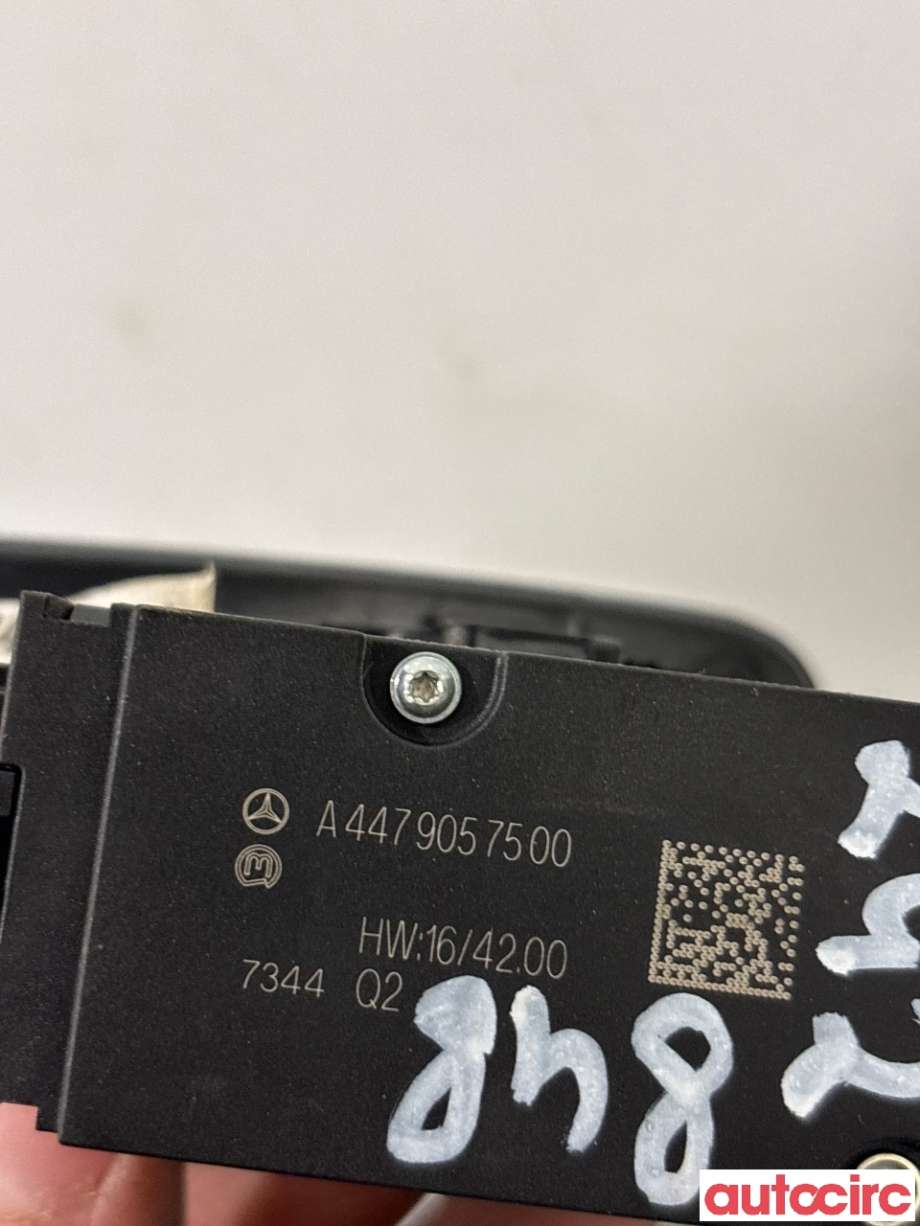 Bryter elektrisk håndbrekk/parkbrems til Mercedes Vito 2014-->> (W447) (W447) (MERCEDES|A4479057500|)