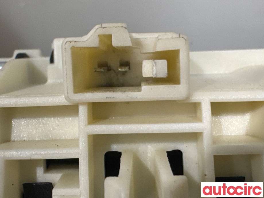 Bakluke/bakdør håndtak til VW Tiguan 2011-2016 (Type I, Fase 2)  (VOLKSWAGEN|5N0827566AB||5N0827566)