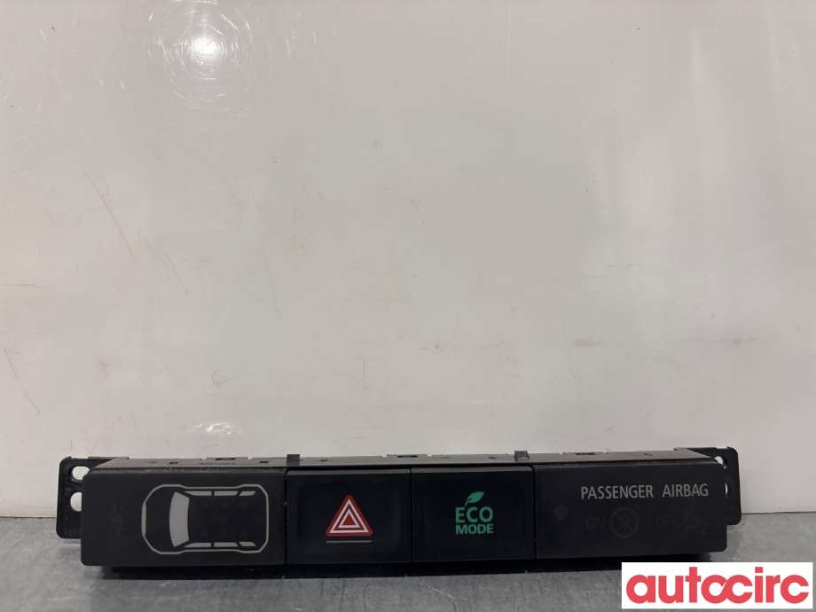 Bryter nødblink til Mitsubishi Outlander, 2015-->> (Type III, Fase 2)  (MITSUBISHI|8002B409)
