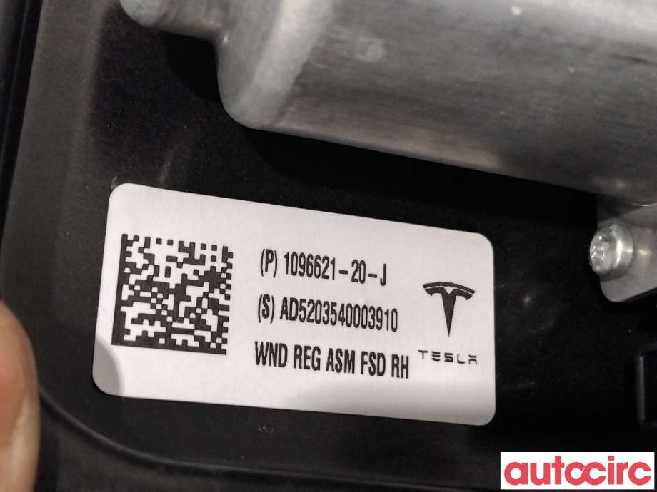 Ruteheis høyre foran til Tesla Model 3 2018-2023 (Fase 1)  (TESLA|1096621-20-J|)